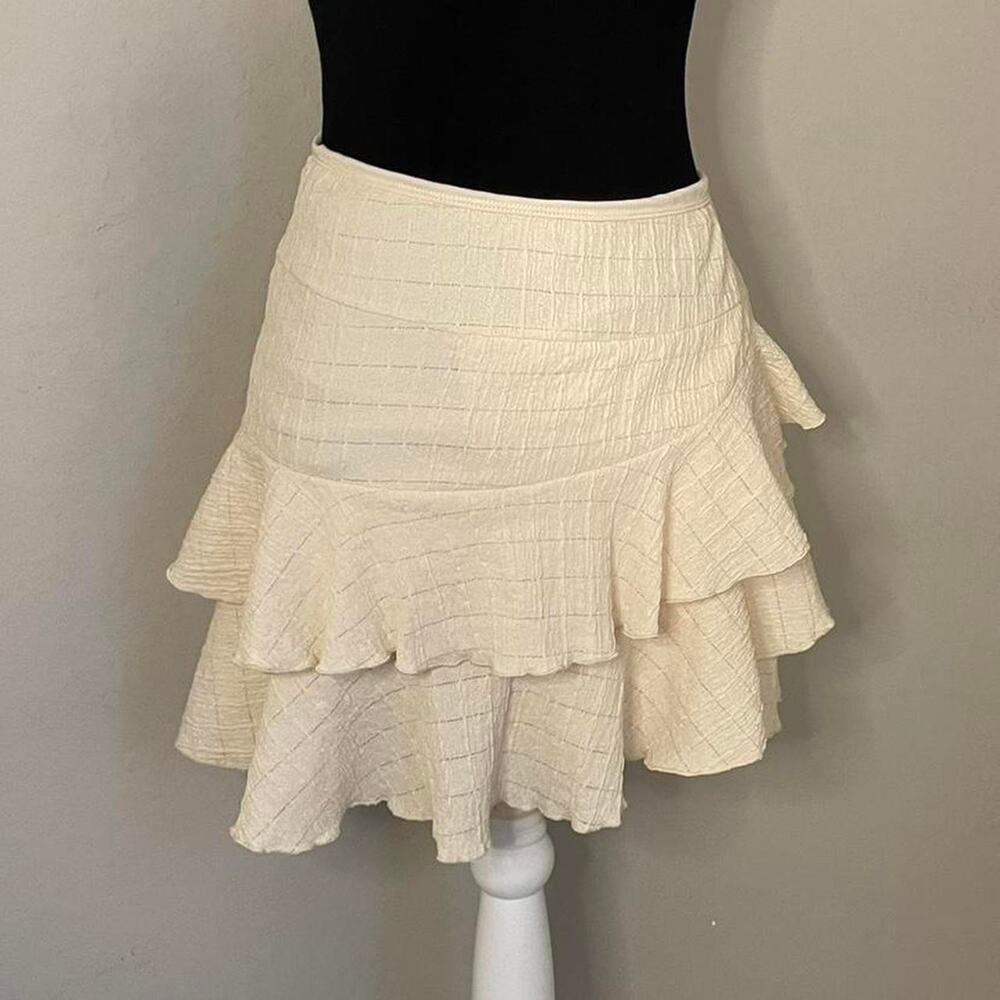 wild fable Cream ruffle tiered mini skirt size m, fits a large best